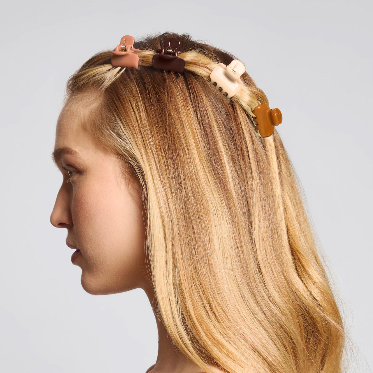 501581-RecycledPlastic-MiniCloudClips-8pc-Hair-Sedona-Model-1280x1280px