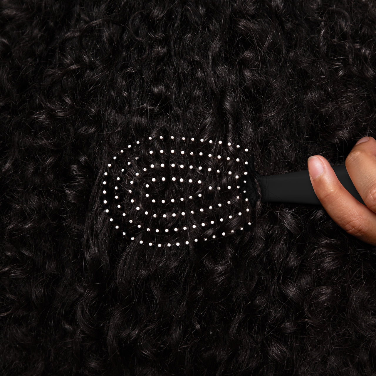 504797-MiniDetanglingFlexiBrush-Pro-Black-Model-3-1280x1280px