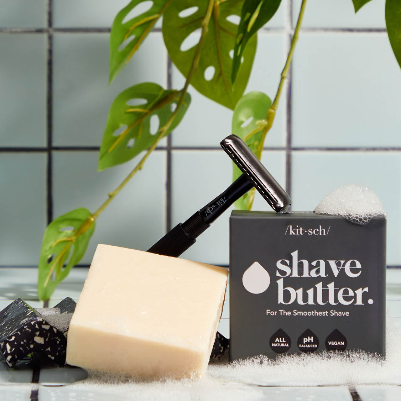 67014-67809-CreativeProductShoot-PerfectGlideSafetyRazor-ShaveButter-BottleFreeBeauty-Black-GenderNeutral-2-1280x1280px